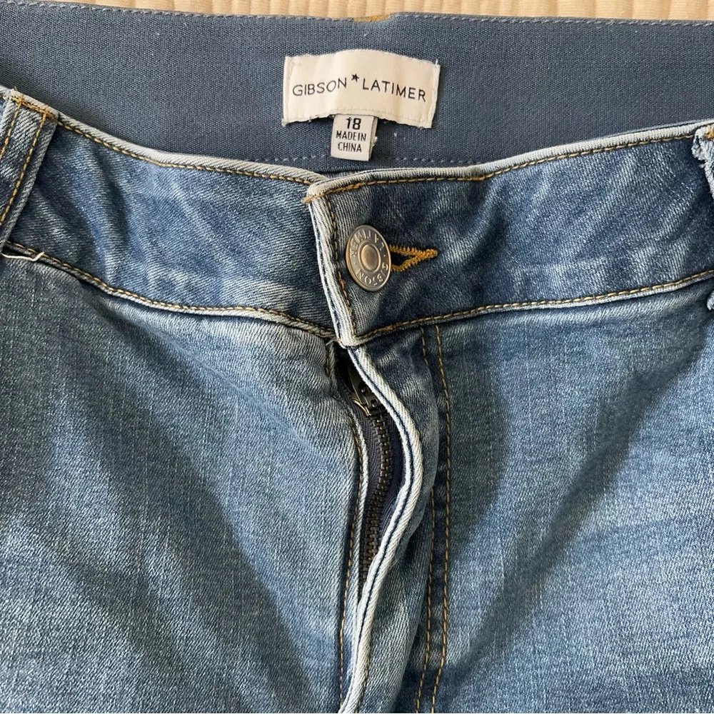 Gibson Latimer Jean Shorts Stretch Waist Light Distressing Women’s 18‎
